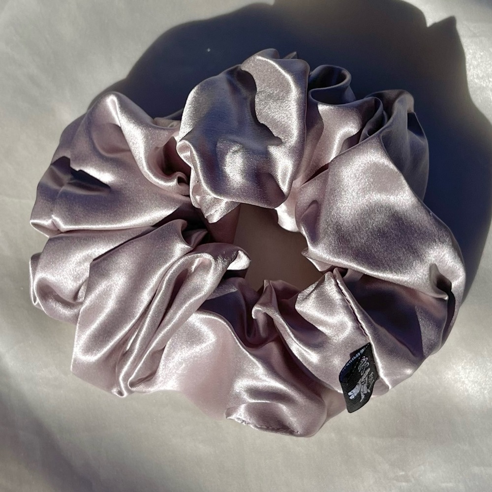 Très Silk - Large 100%Mulberry Silk Scrunchie @tressilkbrand